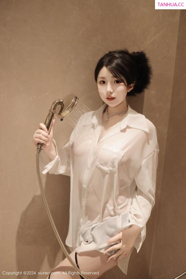   [XiuRen]高清写真图 2024.04.16 No.8400 陈小花 美胸性感第24张图片